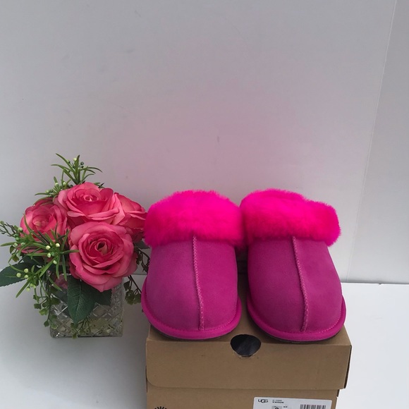 UGG Moraene Slippers - Picture 4 of 12
